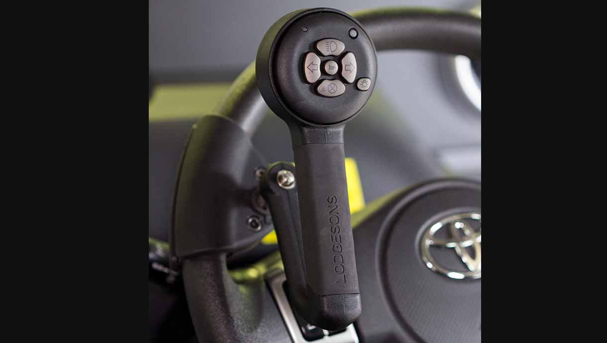 wireless keypad spinner installed in the steering wheel
